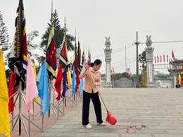 Những người cao tuổi thầm lặng quét dọn, bảo vệ giá trị Đình Vân Cốc