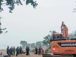 Phường Thượng Cát cưỡng chế, xử lý dứt điểm 7 bãi cát, sỏi không phép ven sông Hồng