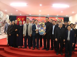 Linh mục các giáo xứ xã Đại Xuyên chúc Tết lãnh đạo xã, khẳng định tinh thần đoàn kết, đồng hành cùng phát triển