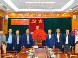 Đảng ủy – HĐND – UBND – UBMTTQ phường Từ Liêm tặng hoa chúc mừng kỷ niệm ngày thành lập Đảng Cộng sản Việt Nam