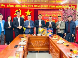 Hội đồng giáo xứ Thuấn Nội và Hạ Hiệp thăm chúc mừng  Đảng ủy - HĐND - UBND - UB MTTQ Việt Nam xã Hát Môn nhân dịp Tết Nguyên đán Bính Ngọ 2026.