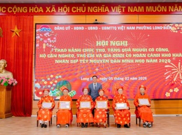 Phường Long Biên trao Bằng chúc thọ, tặng quà người có công dịp Tết Nguyên đán Bính Ngọ 2026