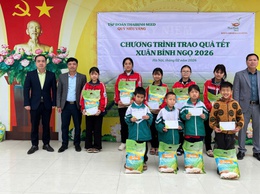 TẬP ĐOÀN THAI BINH SEED PHỐI HỢP VỚI HTX NN DÂN HOÀ TRAO QUÀ QUỸ NIÊU VÀNG CHO HỌC SINH CÓ HOÀN CẢNH KHÓ KHĂN