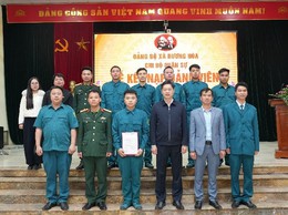 Chi bộ Quân sự xã Dương Hoà kết nạp đảng viên mới 