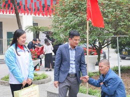 UBND xã Đại Xuyên tổ chức thăm, tặng quà các đối tượng chính sách, người yếu thế tại các Trung tâm chăm sóc đặc biệt