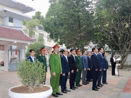 Phường Phúc Lợi tổ chức dâng hương tại Đài tưởng niệm Liệt sĩ phường và viếng nghĩa trang Liệt sĩ Yên Viên dịp tết Nguyên đán Bính Ngọ 2026