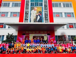 Trường Tiểu học Đoàn Kết lan tỏa giá trị kéo co ngồi truyền thống