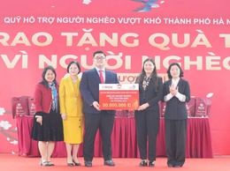 100 hộ gia đình chính và hội viên phụ nữ có hoàn cảnh khó khăn được trao quà Tết “Vì người nghèo” Xuân Bính Ngọ 2026