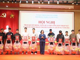 UBND XÃ CỔ ĐÔ TỔ CHỨC HỘI NGHỊ TRAO QUYẾT ĐỊNH, TẶNG QUÀ CHO CÔNG DÂN NHẬP NGŨ VÀ QUÂN NHÂN HOÀN THÀNH NGHĨA VỤ QUÂN SỰ NĂM 2026