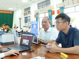 Hà Nội triển khai phổ cập dịch vụ công số, ưu tiên hỗ trợ người cao tuổi và nhóm yếu thế