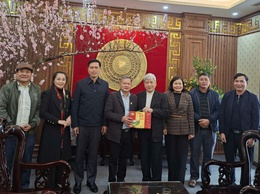 Giáo xứ Lập Trí, Giáo họ Trung Lương, Giáo họ Bến Cốc thăm và chúc tết tại UBND xã Nội Bài