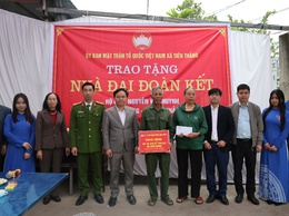 Ấm áp lễ bàn giao nhà Đại đoàn kết cho hộ cận nghèo tại thôn Nam Cường - xã Tiến Thắng