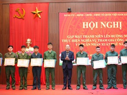 Chuyên Mỹ: gặp mặt thanh niên trước ngày lên đường nhập ngũ