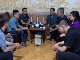 THÔN TRẦN PHÚ THĂM HỎI, ĐỘNG VIÊN THANH NIÊN TRÚNG TUYỂN NGHĨA VỤ QUÂN SỰ VÀ CÔNG AN NHÂN DÂN