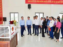 Đoàn công tác số 5 Thành ủy Hà Nội kiểm tra công tác bầu cử tại xã Thiên Lộc