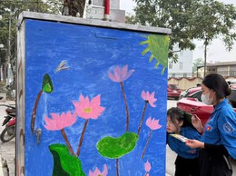 TUỔI TRẺ PHƯỜNG PHƯƠNG LIỆT THAY “ÁO MỚI” CHO CÁC BỐT ĐIỆN TRÊN TUYẾN PHỐ LÊ TRỌNG TẤN