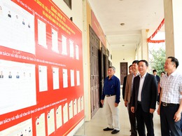 Trưởng Ban Nội chính Thành ủy Trần Đình Cảnh kiểm tra công tác chuẩn bị bầu cử tại xã Chương Dương