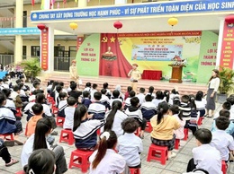 Trường Tiểu học Vân Tảo tổ chức tuyên truyền, phổ biến pháp luật về trật tự an toàn giao thông năm học 2025 - 2026