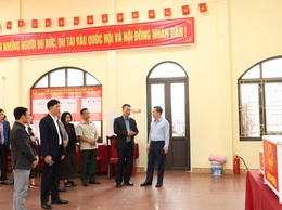 Trưởng Ban Tổ chức Thành ủy Hà Nội Hà Minh Hải kiểm tra công tác chuẩn bị bầu cử tại xã Mê Linh