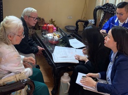 Tổ xung kích số 7 – Chi nhánh số 01 hỗ trợ người cao tuổi hoàn thiện thủ tục cấp giấy chứng nhận quyền sử dụng đất