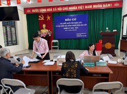 CÁC ĐOÀN THỂ CHÍNH TRỊ - XÃ HỘI XÃ GIA LÂM PHỐI HỢP PHÒNG GIAO DỊCH NHCSXH GIA LÂM TỔ CHỨC CÁC HOẠT ĐỘNG THIẾT THỰC CHÀO MỪNG BẦU CỬ QUỐC HỘI KHÓA XVI