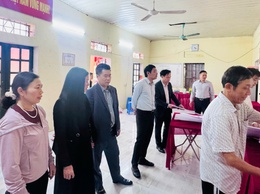 Chủ tịch UBND xã kiểm tra công tác chuẩn bị bầu cử đại biểu Quốc hội và HĐND các cấp