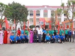 Xã Suối Hai tuyên truyền lưu động về bầu cử