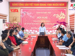 UBND xã Kiều Phú tổ chức trao giấy chứng nhận quyền sử dụng đất