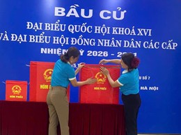 Phụ nữ xã Hưng Đạo chung tay chuẩn bị cho Ngày hội bầu cử