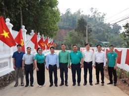 RỰC RỠ ĐƯỜNG TRANH BÍCH HỌA CHÀO MỪNG NGÀY HỘI BẦU CỬ