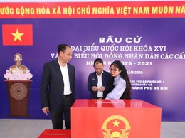 Lãnh đạo phường Tây Hồ kiểm tra các điểm bầu cử