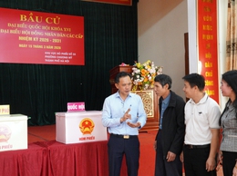 Đồng chí Bí thư Đảng ủy phường Chương Mỹ - Phí Minh Hải kiểm tra, động viên công tác chuẩn bị bầu cử trên địa bàn phường