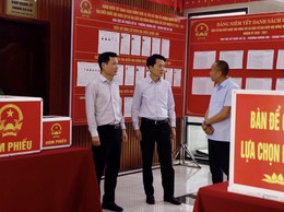 Lãnh đạo phường Dương Nội kiểm tra công tác chuẩn bị bầu cử tại các điểm bỏ phiếu