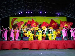 Xã Gia Lâm tổ chức chương trình chiếu phim và biểu diễn nghệ thuật chào mừng ngày bầu cử