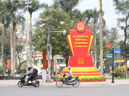 Không khí rộn ràng trên các tuyến phố phường Tây Hồ trước ngày bầu cử