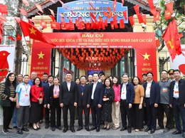 Đoàn công tác số 16 kiểm tra công tác bầu cử tại phường Hoàn Kiếm và phường Cửa Nam