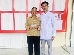 Cán bộ y tế xã Đại Xuyên tích cực phục vụ ngày hội bầu cử của Nhân dân