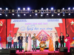 Rực rỡ đêm nghệ thuật chào mừng ngày hội bầu cử tại xã Suối Hai