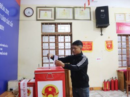 Quốc Oai: Đến 11h30, gần 90% cử tri tham gia bỏ phiếu – Không khí Ngày hội non sông rộn ràng khắp các khu dân cư