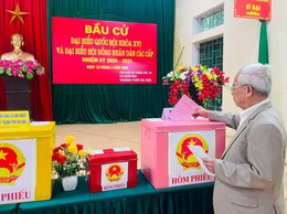 Cử tri thôn Xuân Trung, Xuân Long, Xuân Sen, Xuân Linh phấn khởi tham gia ngày hội toàn dân