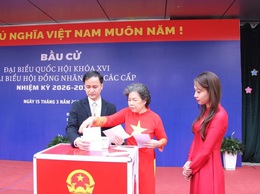 Hỗ trợ cử tri yếu thế đến điểm bỏ phiếu