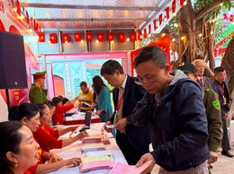 Cử tri phường Lĩnh Nam nô nức đi bầu cử từ sáng sớm