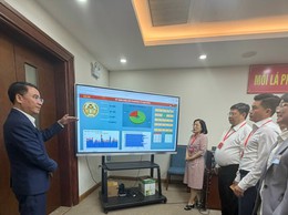 Phó Chủ tịch UBND thành phố Nguyễn Xuân Lưu kiểm tra công tác bầu cử tại phường Ô Chợ Dừa