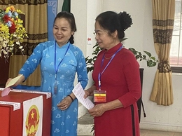 Cử tri Gia Lâm tích cực tham gia bầu cử trong buổi chiều ngày 15/3