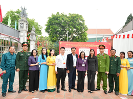 Lãnh đạo xã Đan Phượng kiểm tra, động viên các tổ bầu cử trong ngày bầu cử