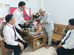 Phường Yên Hòa: Mang hòm phiếu phụ đến tận nhà cử tri cao tuổi