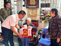 Rộn ràng ngày hội non sông tại các điểm bỏ phiếu ở xã Bát Tràng