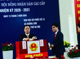 Cử tri Hương Sơn nô nức tham gia Ngày hội toàn dân đi bầu cử