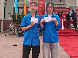 NHỮNG CỬ TRI TRẺ LẦN ĐẦU THAM GIA NGÀY HỘI BẦU CỬ