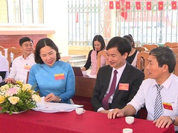 Đồng chí Chủ tịch Hội LHPN thành phố Hà Nội kiểm tra công tác tổ chức Ngày bầu cử tại xã Phúc Thọ